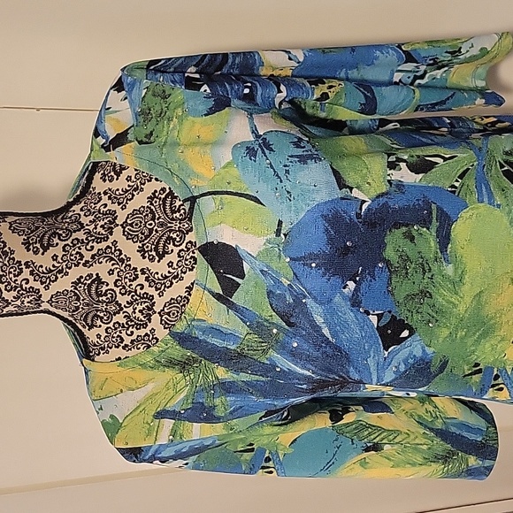 Onque Floral Top - Picture 2 of 6